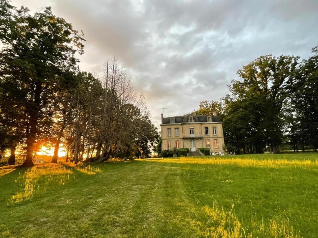 Chateau Du Grand Lucay บูร์บง-ลาร์ชองโบลต์ ภายนอก รูปภาพ